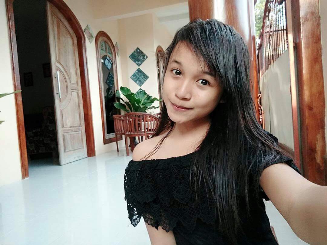 masih bersama  dek tasya <a href="/TasyaSNC/">TASYA ROSMALA</a>  kembali :) likenya mana dong hehehe..