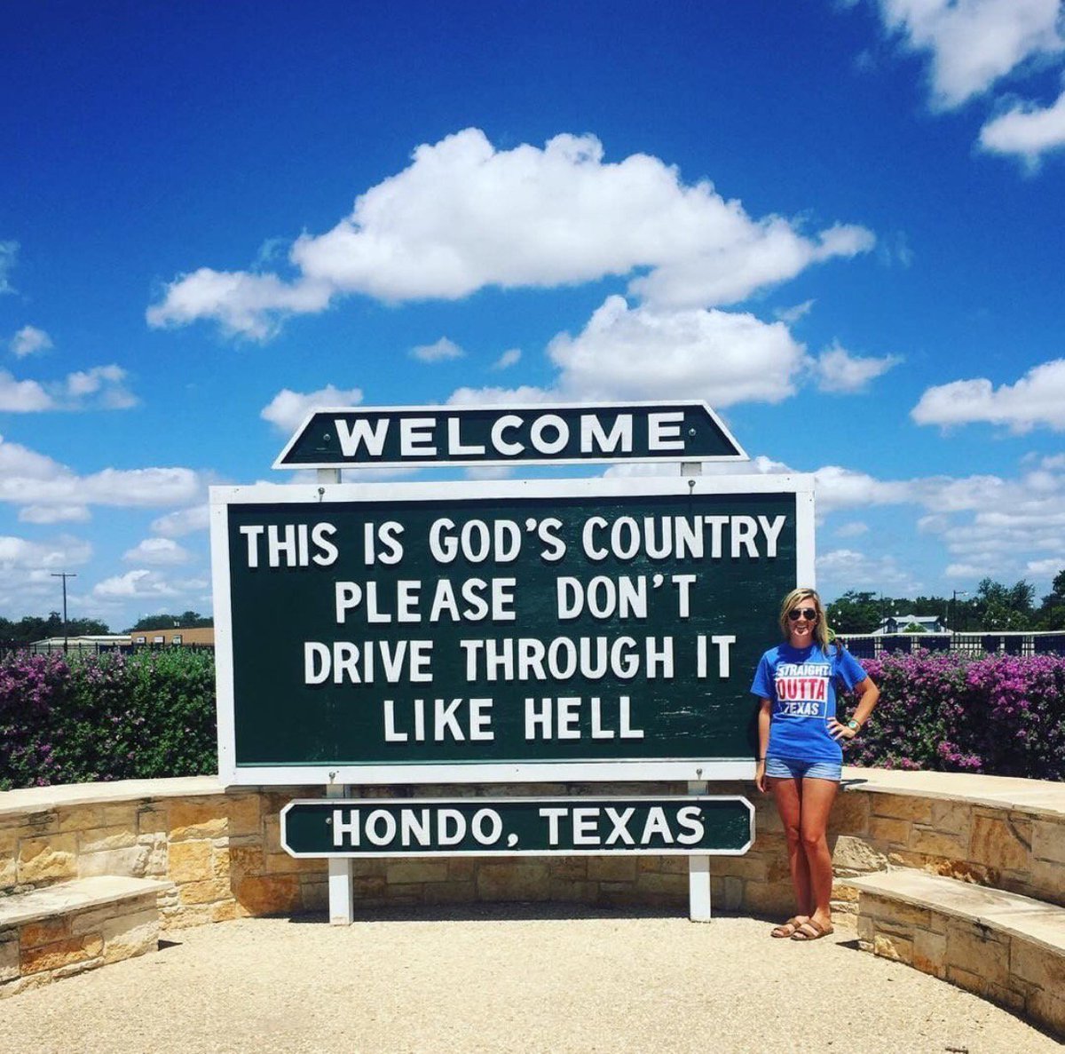 TexasHumor's tweet photo. This sign will forever remain awesome. https://t.co/vrY4M6pbbo