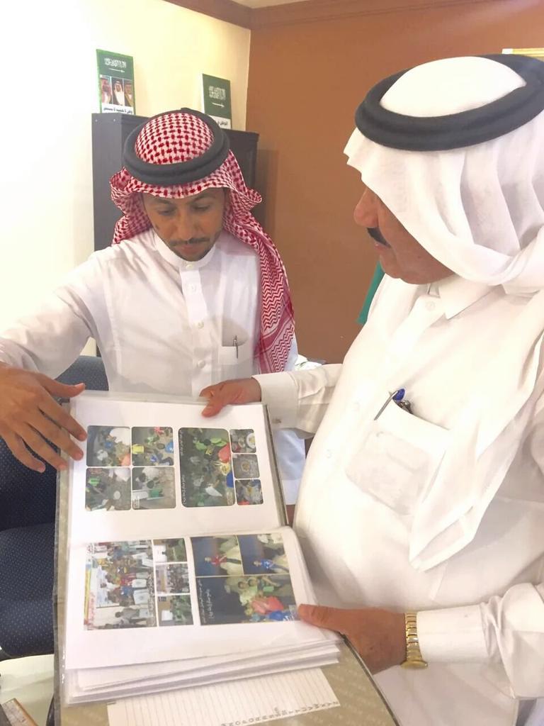 ajelumluj's tweet photo. #عاجل_املج بالصور مدير #تعليم_تبوك د.عمر الشريف يتفقد صباح اليوم النادي الموسمي بأملج https://t.co/SjFmEpIhpC