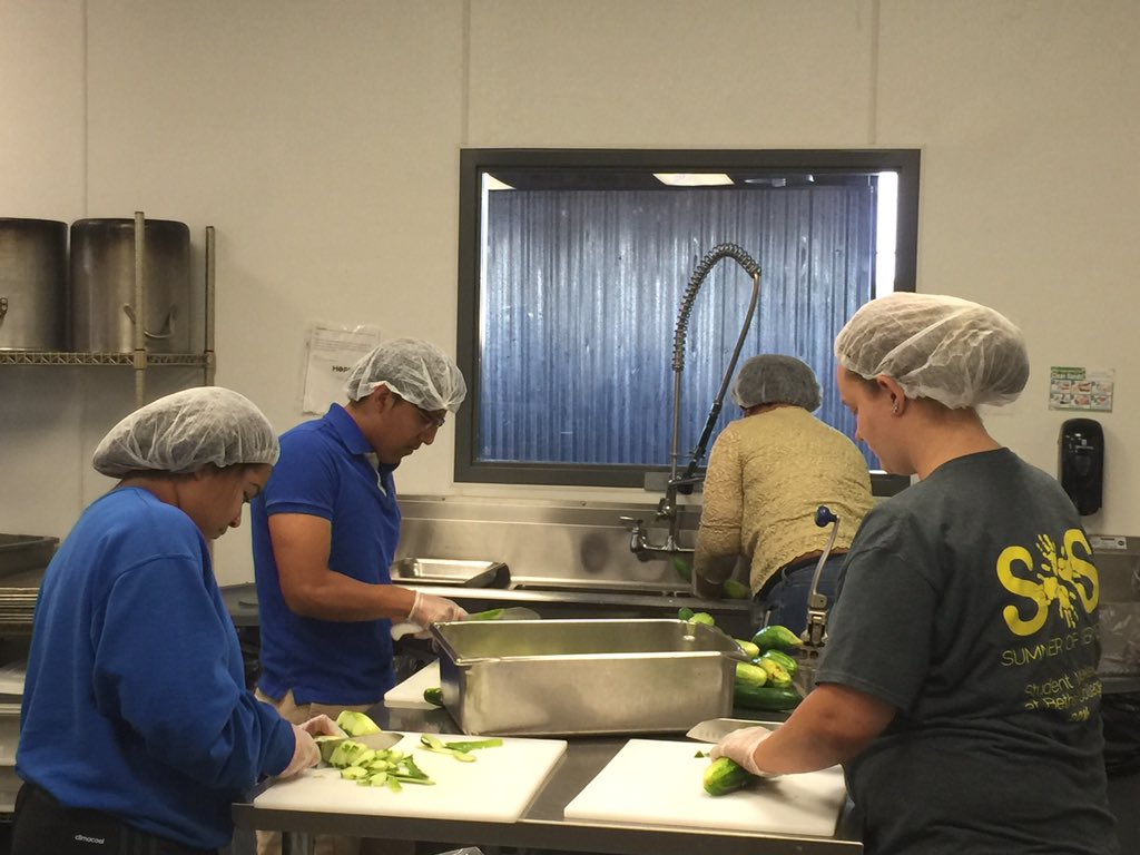 Emilia_Hartland's tweet photo. South Bend Crossing students serving lunch at Hope ministries! Thank you for helping the community! @crossing_edu https://t.co/Xc8vO5ocnn