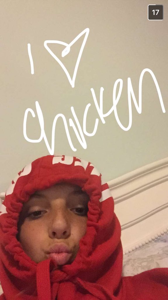 lilster414's tweet photo. Happy birthday Annie!! Love ya bud!🎉❤️thanks for always straightening my hair #wassupp #suhhdude @anniekuehl https://t.co/Qhbh4YANYY