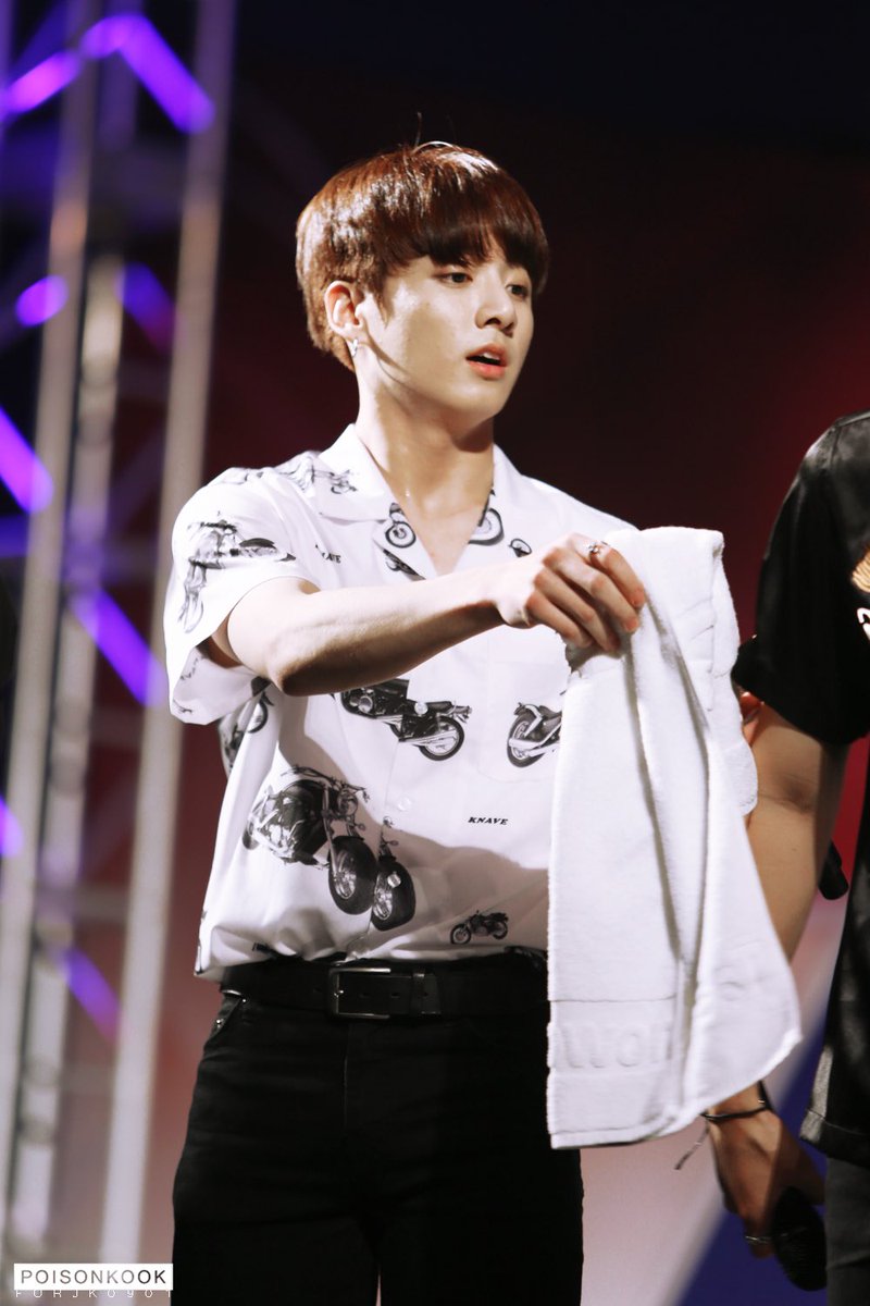 PloyAugust's tweet photo. ทำสติ๊กเกอร์เซทนี้ดีกว่า ดีต่อใจทุกคนเลย ปังมากกกก เก๊าชอบ <3 #1995stickerr #BTS https://t.co/amu5e2tv1k