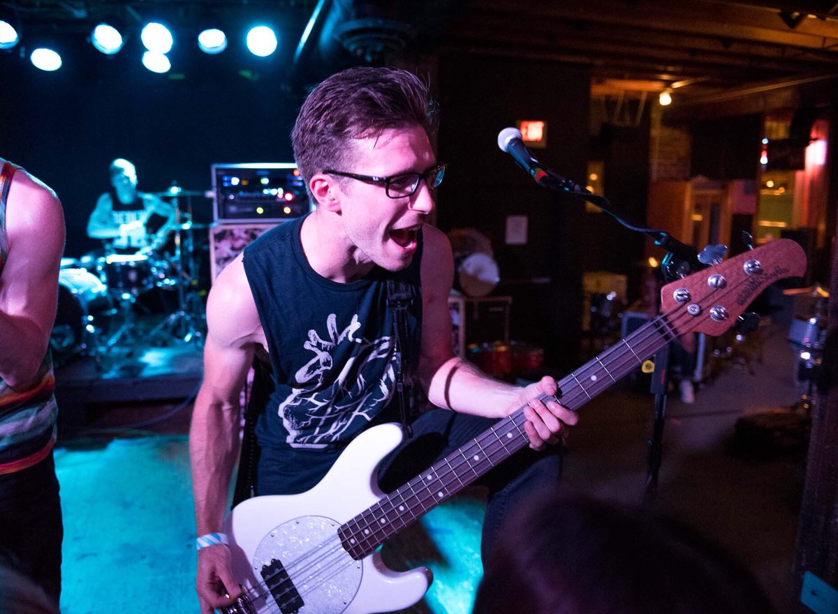 travisdan4th's tweet photo. Yelling things and repping some favorites @AnxietyCo @ernieball Photo: @dillon_danforth https://t.co/jMhel8jQ8g