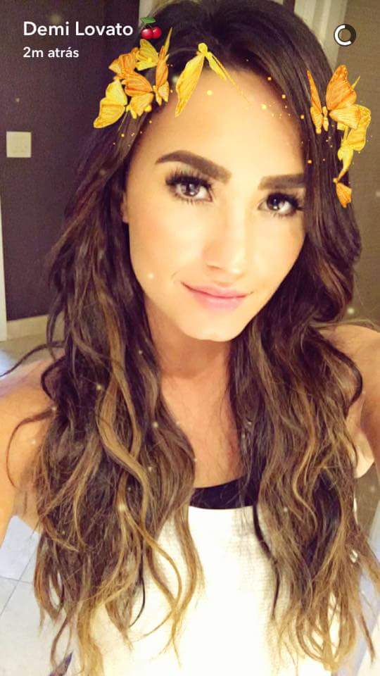 lovato_oldways's tweet photo. Abençoando a tml de vcs com imagens da rainha Demi Lovato 
#FandomSegueFandom https://t.co/leLmcBRJ1p