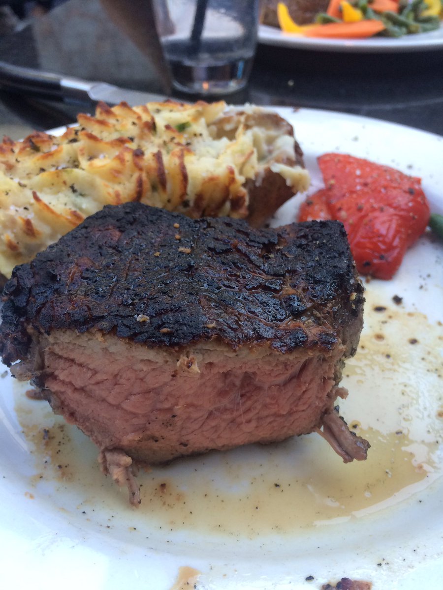 AllArms7's tweet photo. Hey @TheKeg this is the 4th time in 2 months you over cook my steak! This is NOT Chicago Rare. #steal #fail https://t.co/qsbpFrbPEV