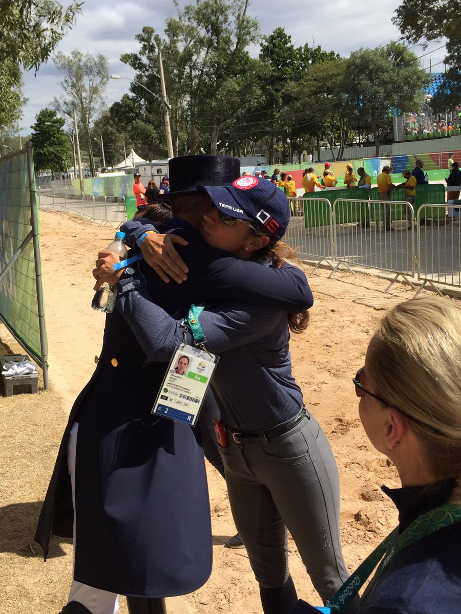 USequestrian's tweet image. 🤗🤗 Hugs from#TeamUSA! 🇺🇸