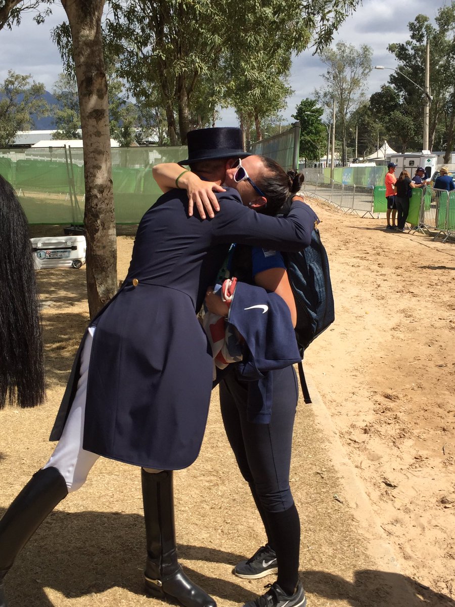 USequestrian's tweet image. 🤗🤗 Hugs from#TeamUSA! 🇺🇸