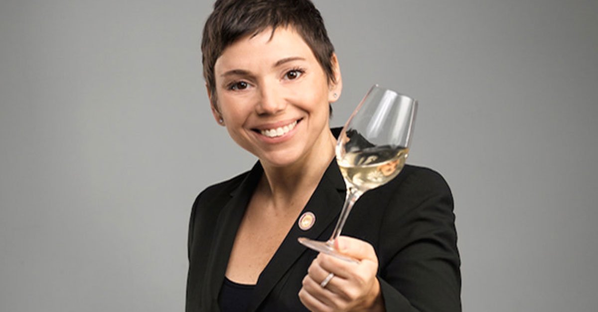 ElleQuebec's tweet photo. Le #QuestionnaireELLE: 25 questions à la sommelière @ElyseLambert  🍷 https://t.co/uZGy6hT24n https://t.co/oNFCS6nrVM