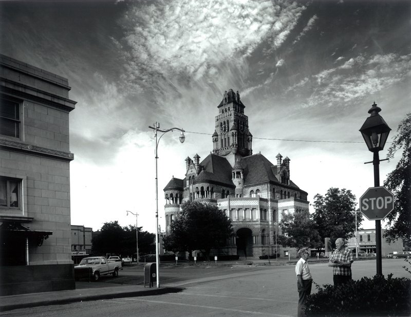 aaronseward1's tweet photo. @TXArchitects made a video about the importance of preserving Texas' historic courthouses https://t.co/ZmeW4fAJyp https://t.co/ayBCRm9Gi4