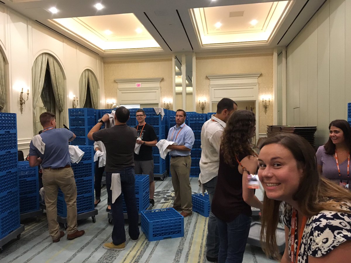 JheaFulgaro's tweet photo. #TEXSOM fun polishing @joelleklist @CaraBertone @C_McFall https://t.co/Roar06T25y
