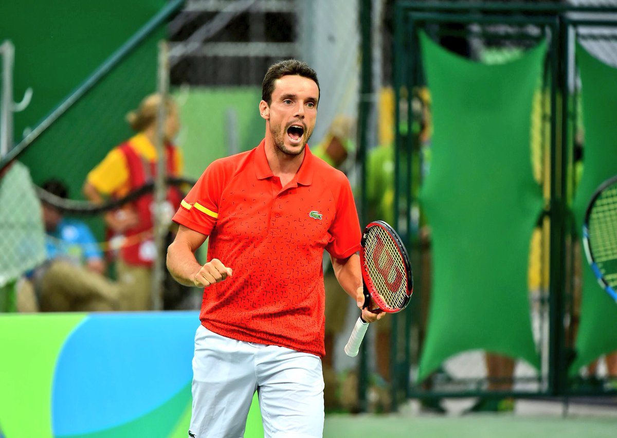 MutuaMadridOpen's tweet photo. ¡Se mete en los cuartos de final @BautistaAgut! ¡Ya está a tiro de las medallas en @rio2016_es! #ESP 💪🏼 https://t.co/bG5zXXaJGL
