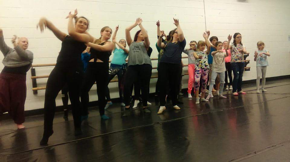 fireworksddta's tweet photo. 2nd day of our Summer Symposium! Physical theatre, hula hooping &amp; Egyptian Baladi dancing! #LetYourColoursExplode https://t.co/7GcmhlU9Ds