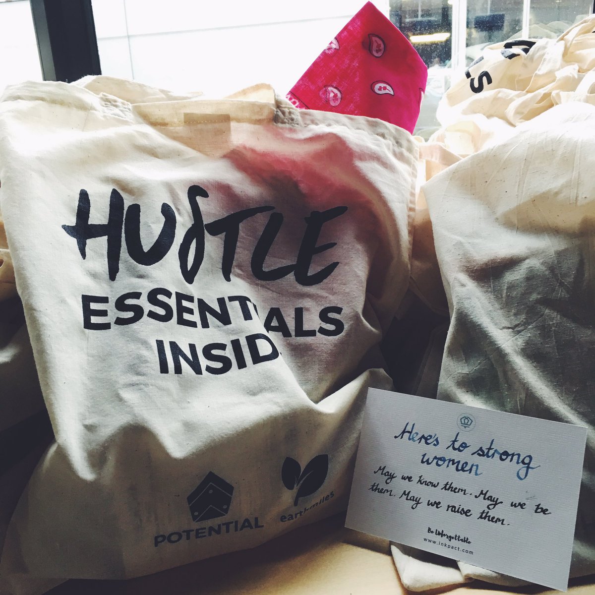 Tonight's our #womeninstartups party! Check out our <a href="/PotentialVC/">Potential VC</a> + <a href="/Earthmiles_/">Earthmiles</a> swag bag. #hustle #pinkbandanas