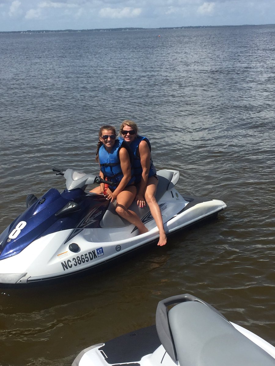 ri_bittner's tweet photo. Family vacation always makes great memories😅 #jetsking https://t.co/Mnb06z59JY