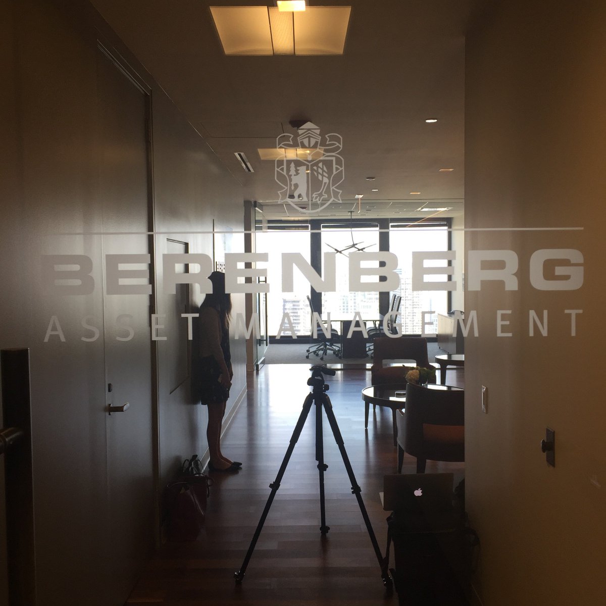 HED_Workplace's tweet photo. In love with this chevron textile? We're at Berenberg Asset Management's Chicago office today for a photo shoot! https://t.co/sBIeTwpfYR
