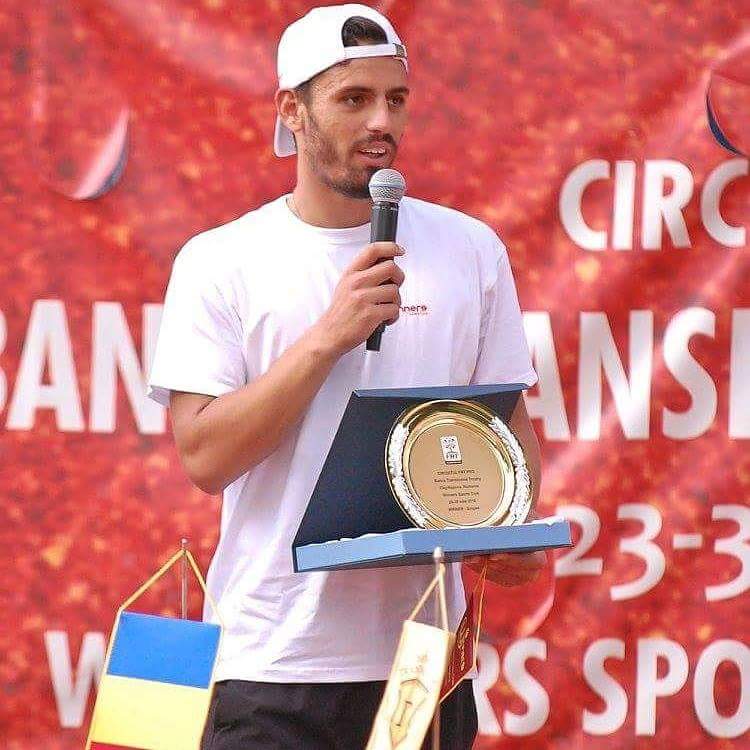 danielradutenis's tweet photo. Nicolae #Frunza (18 ani),primul roman U20 din '04 incoace cu 2 titluri in acelasi an. Va ocupa locul 555 ATP de Luni https://t.co/QAmtAtkxLH