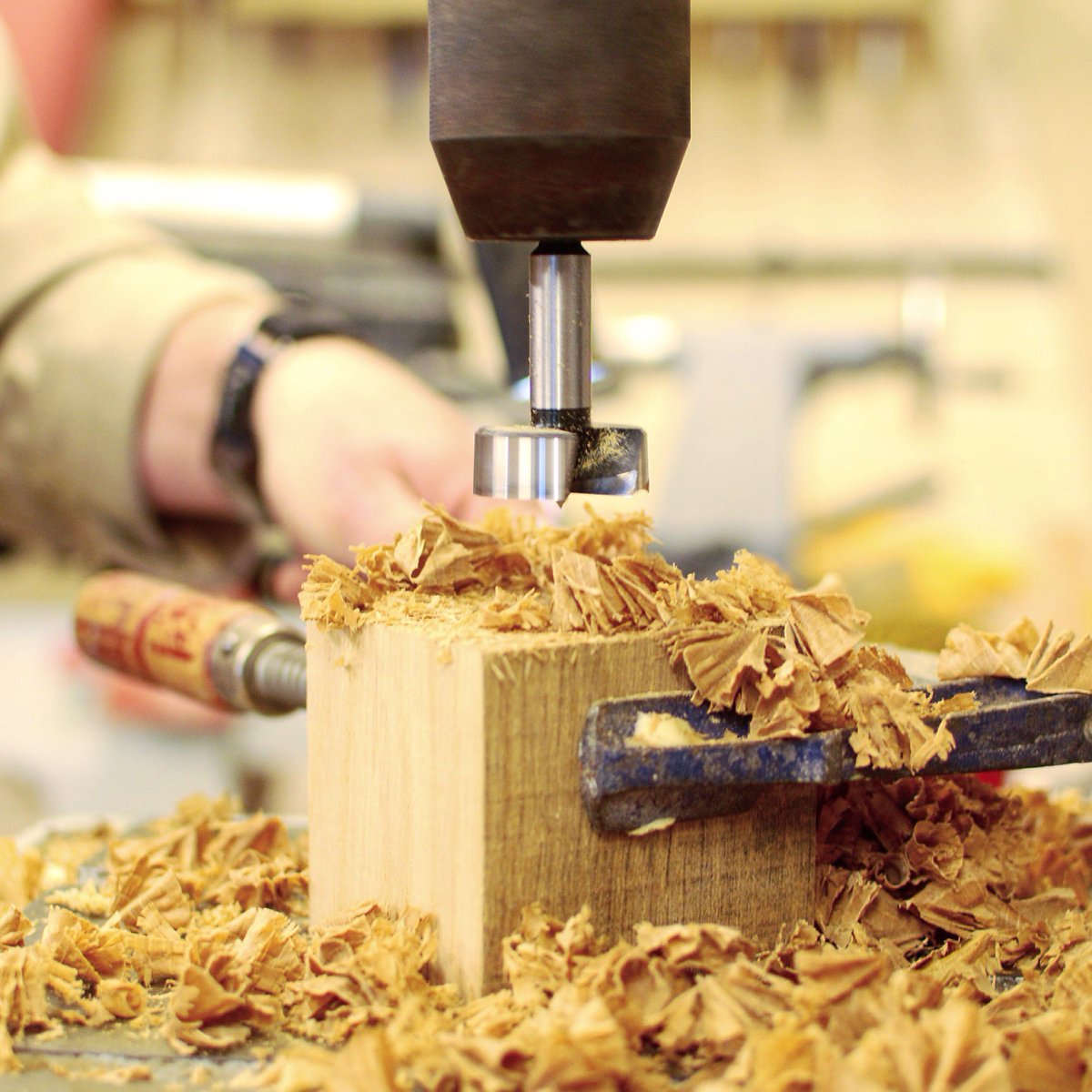 BarrowDesigns's tweet photo. Solid oak hand-turned by craftsman in Hampshire. Discover the Swanmore #PendantLight at https://t.co/iUrQgzCggx. https://t.co/HSufhiZFlC