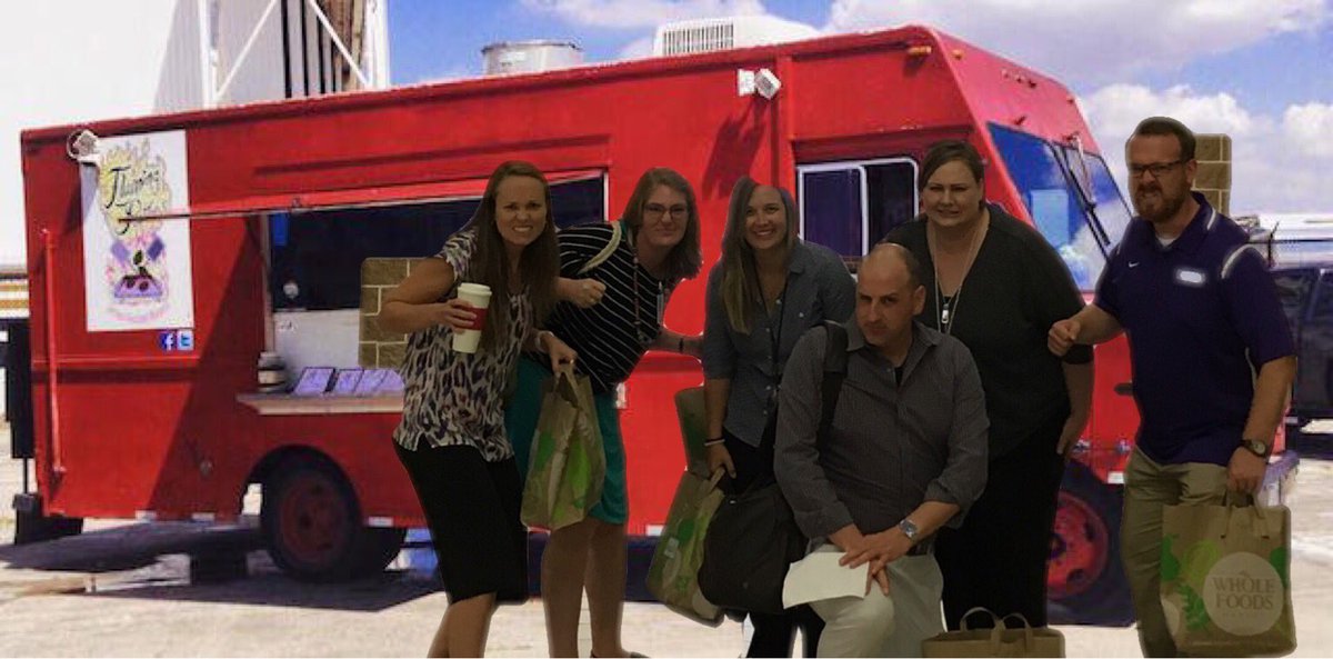 MrsTorresCFHS's tweet photo. Fine arts team #CFHS7 at lunch w/ Flaming Patties! #CFHSgo https://t.co/aEVQcf2Mnf