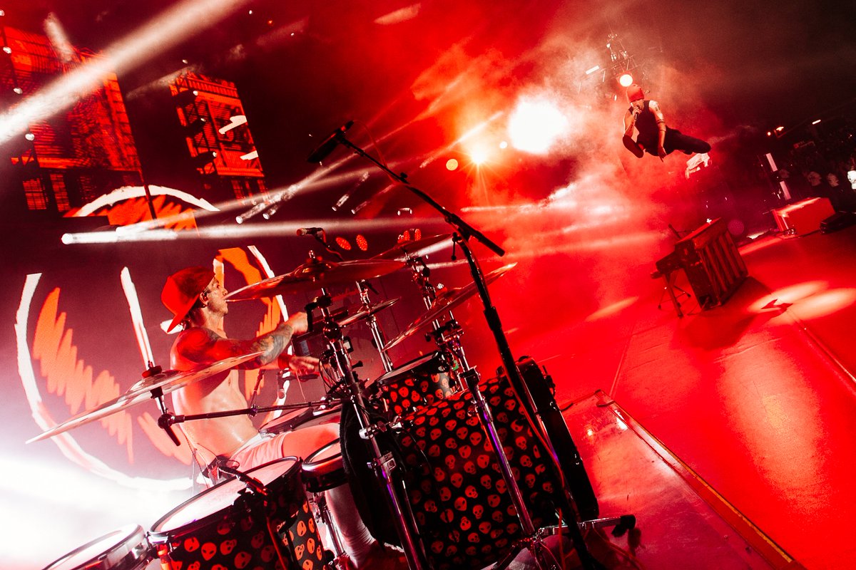twentyonepilots's tweet photo. 8/5 in ørange beach - #ERS2016 •• https://t.co/gezX8z0R6Z