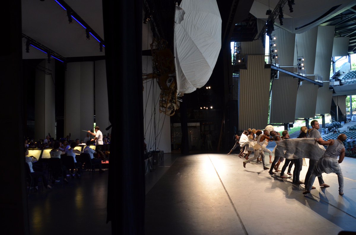 A backstage view of today's performance of Stravinsky's "Firebird," feat. <a href="/CristiMacelaru/">Cristian Macelaru</a> &amp; <a href="/JanniYounge/">Janni Younge</a> puppets.