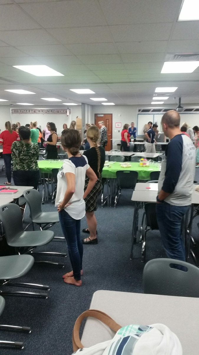 SimplyEdTech's tweet photo. Eng1 tchrs are learning some grammar goodness today from Kristina Baker & Lindsey Lombardi @CyFairISD #CFpd4all https://t.co/w3uxTPag4f