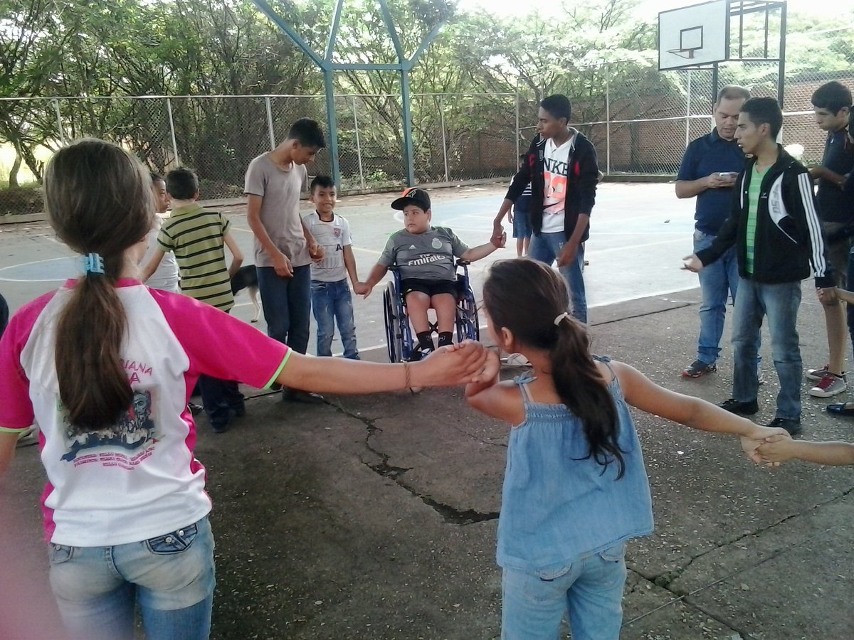 Que divertido! !! Todos sin exclusión participan en los planes vacacionales escolares.UE Alianza