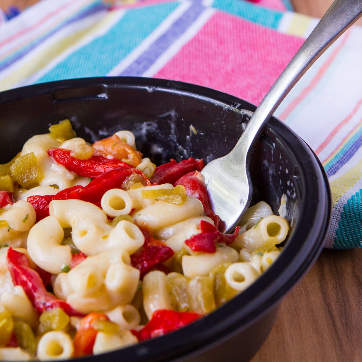 EVOLfoods's tweet photo. #HackYourMac Add some bell peppers to your lunch. We promise it'll be gouda. https://t.co/vwqSYG916Z
