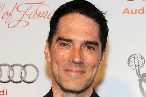 enews's tweet photo. Thomas Gibson has been suspended from Criminal Minds after kicking a writer. 
https://t.co/HldqNTNLgF https://t.co/wlyUP3gBIa
