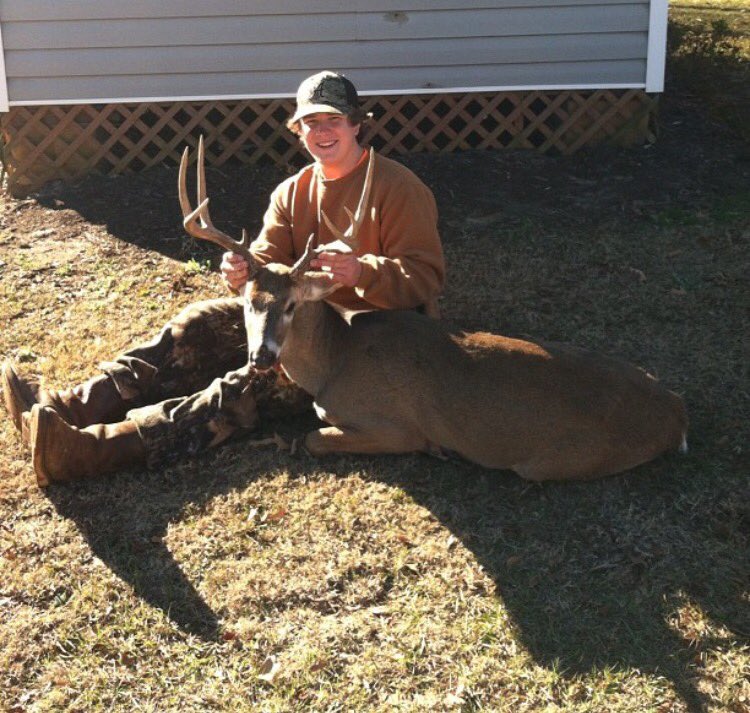SC_Outdoors16's tweet image. Bow seasons around the bend here's a #TBT of SCO member @harrison0913 done let the air out of a South Ga whitetail