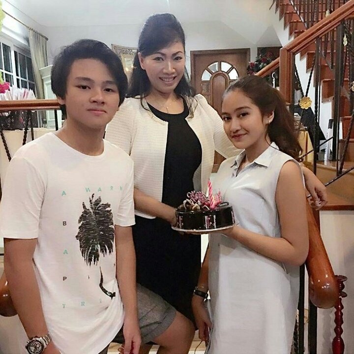 baalebasalki's tweet photo. Melupakan kesedihan sejenak.. 😆 senyum ald..senyummm 😁😊😊 https://t.co/bTMu2YDqLI