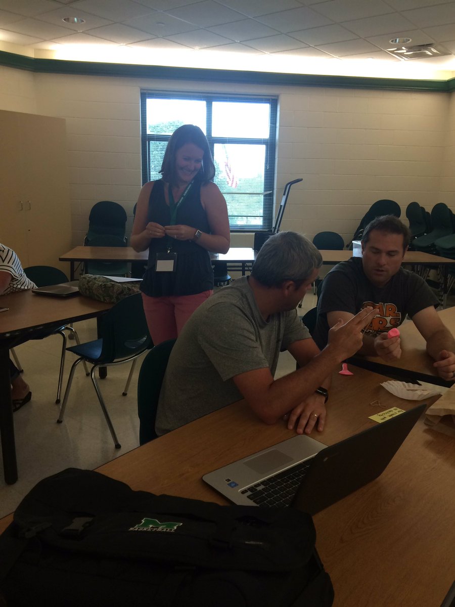 Kimkizerpeters's tweet photo. Developing a maker environment for personal learning! #masonlearns @bethany_jones4 #Steam #makered https://t.co/p5vsys2Cim
