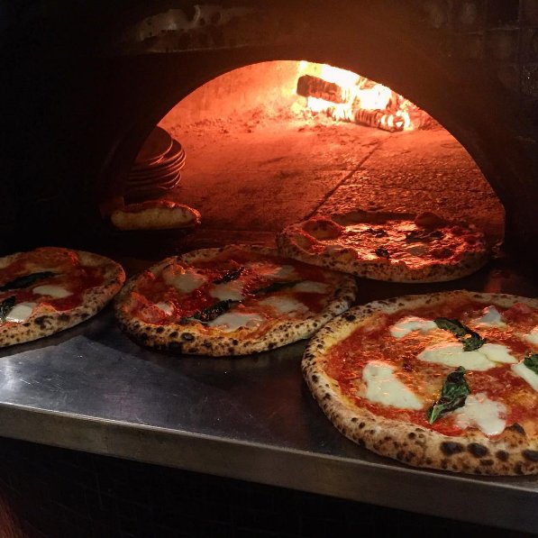 ParkersAmerican's tweet photo. Did somebody say pies?! π #ChicagoPizza #VPNCertified #ChiBurbs https://t.co/rzhCyrKPWs