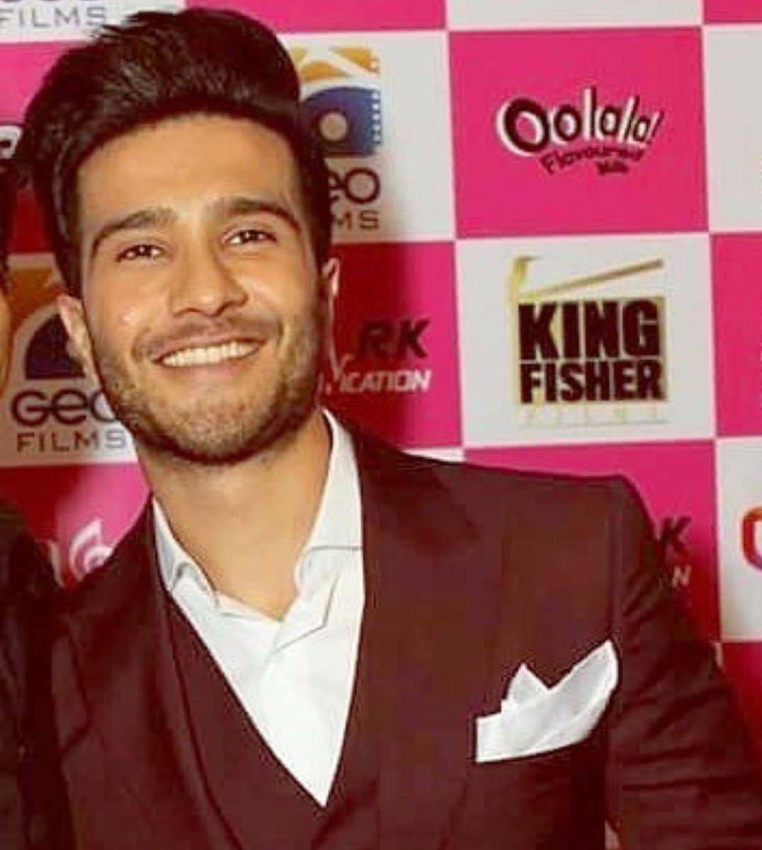 •PHOTO•
Feroze during the music launch,
P.S. Breathtaking smile👌🏽
<a href="/ferozekhaan/">Feroze Khan</a>
