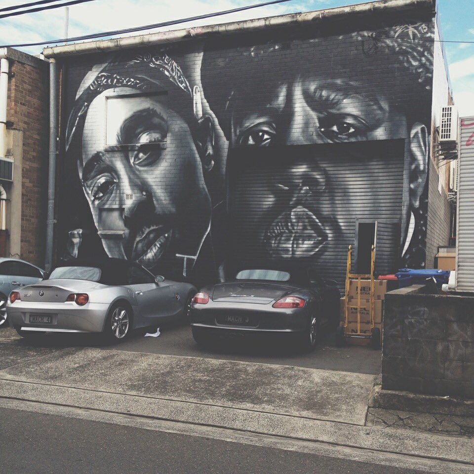PlatformConekt's tweet photo. Cool street art, RIP. #tupac #tupacshakur #biggie #biggiesmalls #rap #hiphop #oldskool #rip https://t.co/SL1QusXtQe