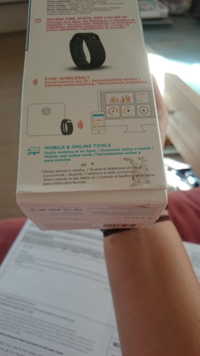 Etchells22's tweet photo. @marksandspencer wrong fitbit arrived in bad packaging,now I have to pay for a new one, bad https://t.co/wU13Sfj8Nk! https://t.co/6grKrXkjxq