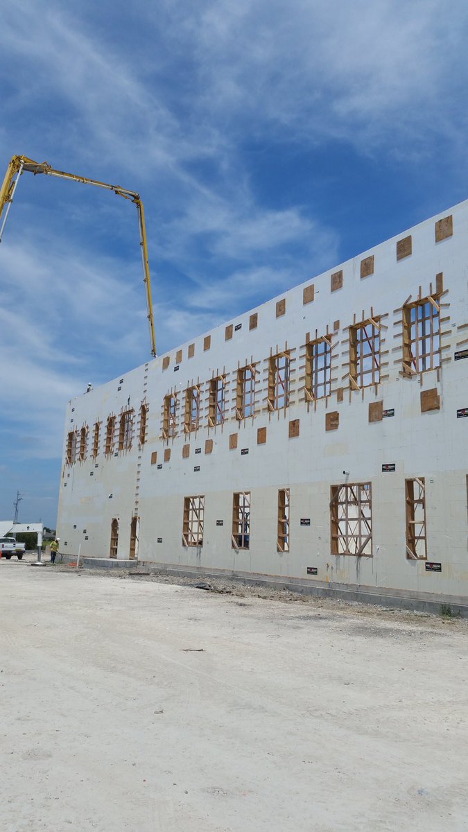 FoxBlocksWest's tweet photo. Another successful concrete pour underway #globalicf #foxblocksicf today in 100 plus tx heat https://t.co/hvzm0sbb4m
