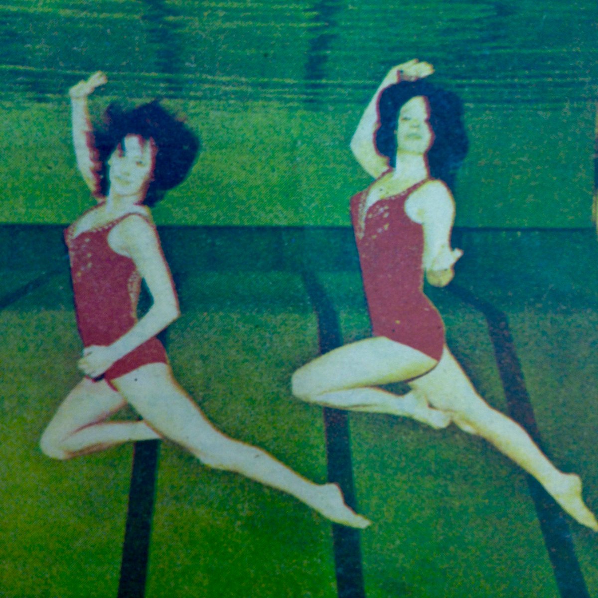 YWcalgary's tweet photo. 1966: The #YWCA sponsored the Calgary @aquabelles the year they started! #synchro #TBT #YWCAhistory #TeamCanada #yyc https://t.co/WCynkm20by