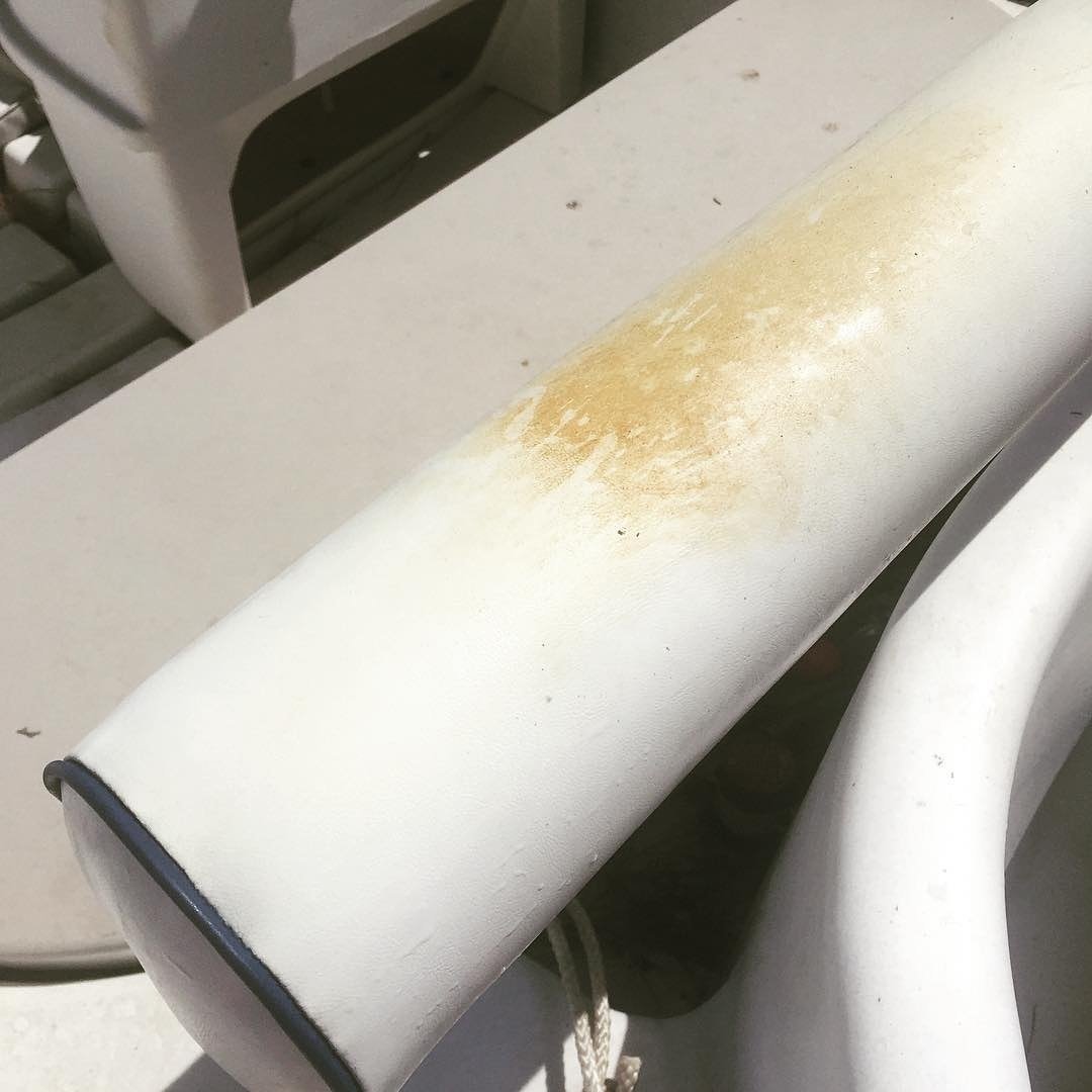 CleanBoatAm's tweet image. CUSHION DAY ! 
It is real ! You can remove dirt, grease and stains from your boat with Clean Boat. 
#CleanBoat #boat