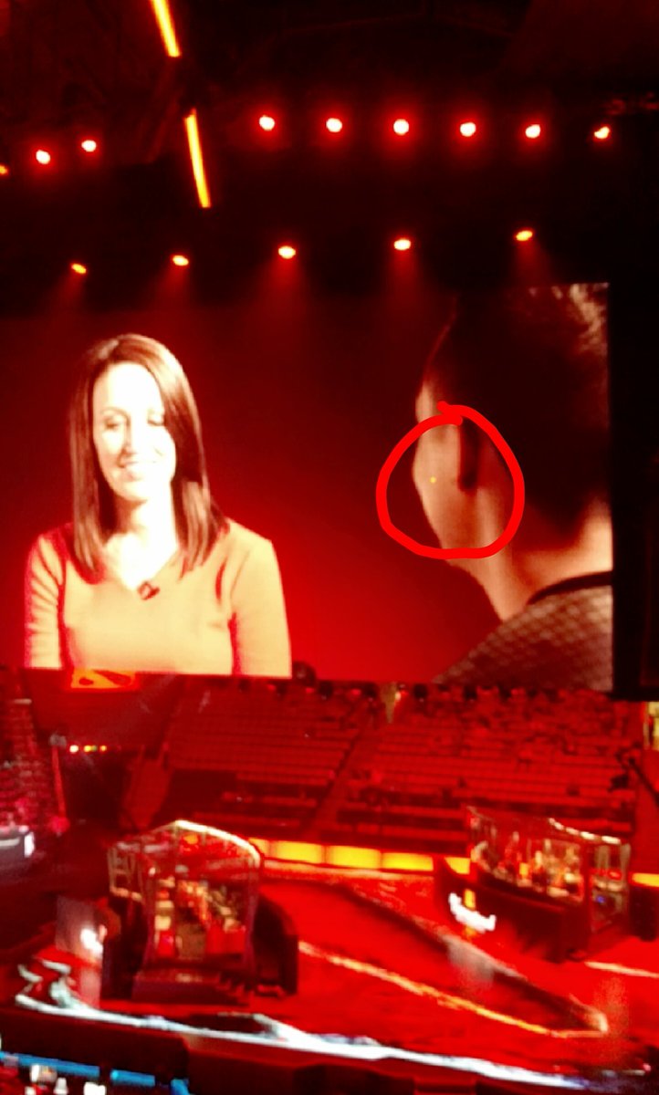 BombDuYaeger's tweet photo. Dead pixel on this side of the monitors :( #TI6 #Dota2TI6 #dota #dota2 https://t.co/K44nQ08CaI