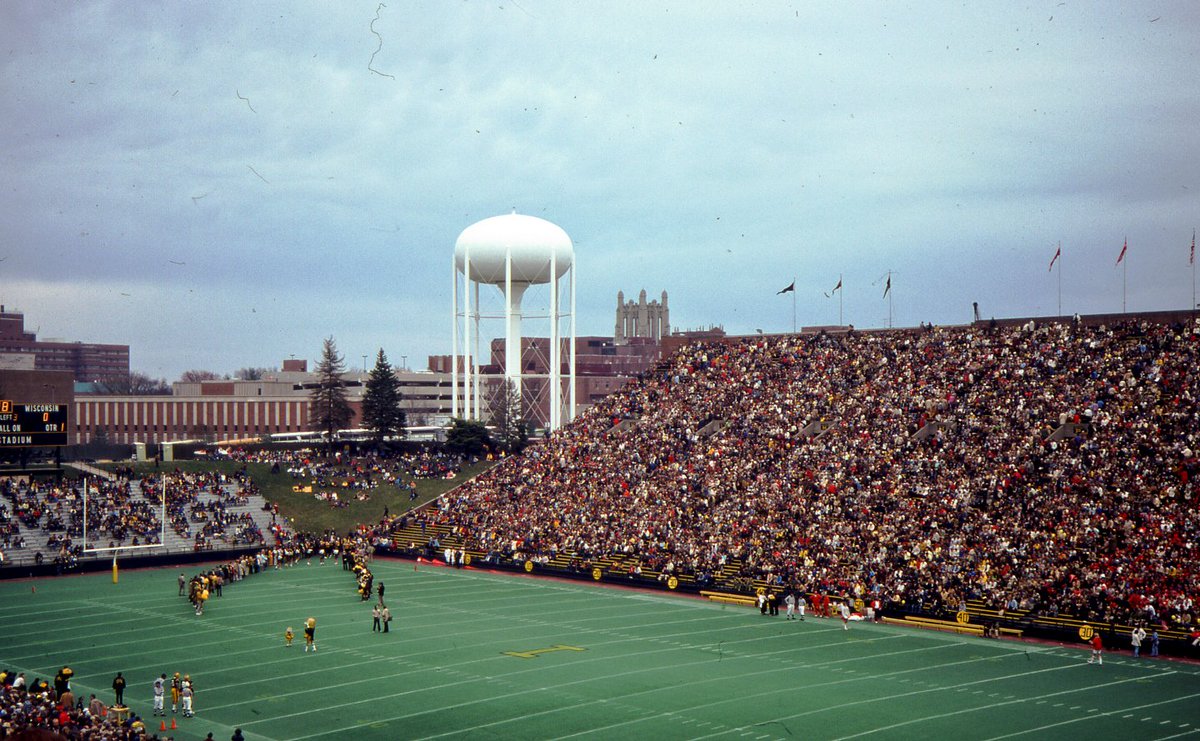 ICPL's tweet photo. We’ve got football on our minds, hence the sweet photo of Kinnick in the 1970s!
#tbt #digitalhistoryproject #gohawks https://t.co/jQChih7QRO