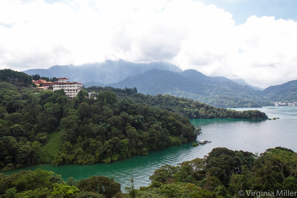 ThePerfectSpot's tweet photo. Last days in #Taiwan spent on inspiring #SunMoonLake with this view from my #FleurDeChine room #travel #hotel #Asia https://t.co/PiePUk7ROr