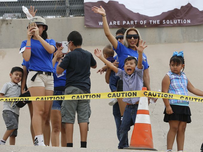 elpasotimes's tweet photo. Photos from @rrrutang: Families reunite in Rio Grande during #HugsNotWalls reunion https://t.co/ddao1mQXb8 https://t.co/SgZGodfhpx