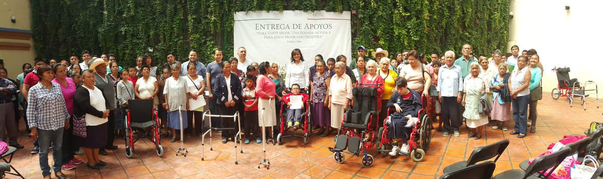 grajuamx's tweet photo. Entrega de  apoyos de la @PBPSALUD y @Prospera_MX a familias de la región de #Tehuacan más de 1200 en todo el edo. https://t.co/mq5M5dbUi9