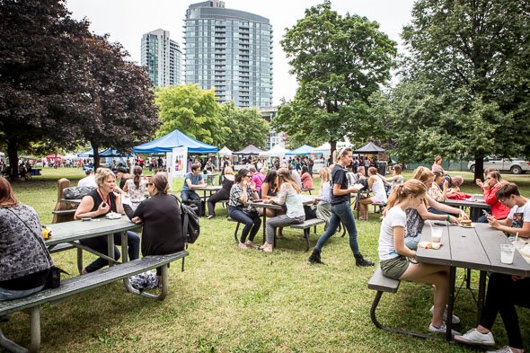 blogTO's tweet photo. Things to do this weekend in #Toronto https://t.co/nyoTuvPKww https://t.co/XhwypqMBl4