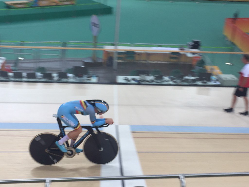 RochelleGilmore's tweet image. 1hr away from the start of #RioTrack! My commentary position is not bad... The position of @JolienDhoore is perfect!