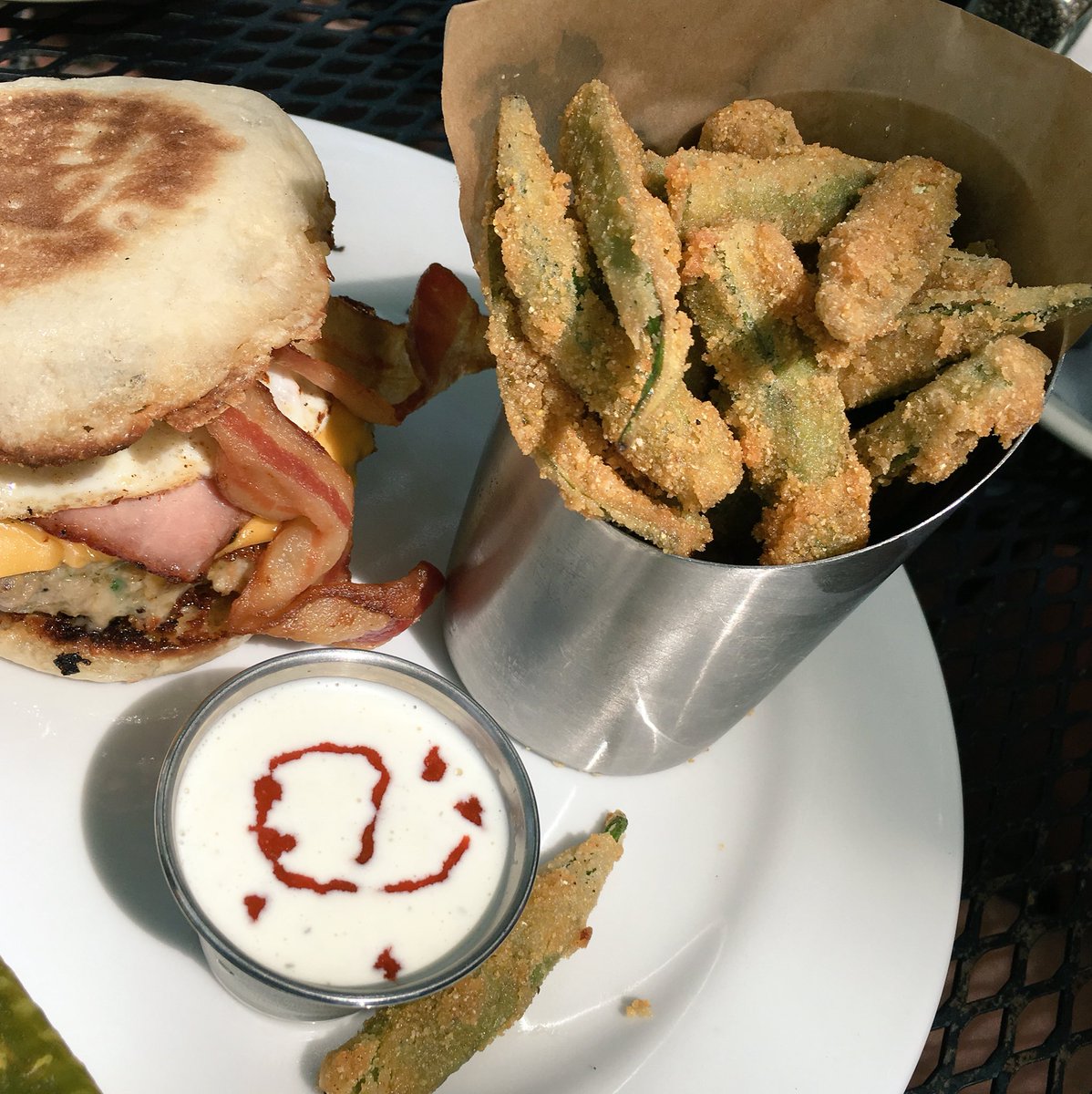 SashaEats's tweet photo. Yummy #lunch at @einsteinsatl 🍔🍴 #ATLfoodie 😋 #FoodFlock https://t.co/IVfRhSCQOk