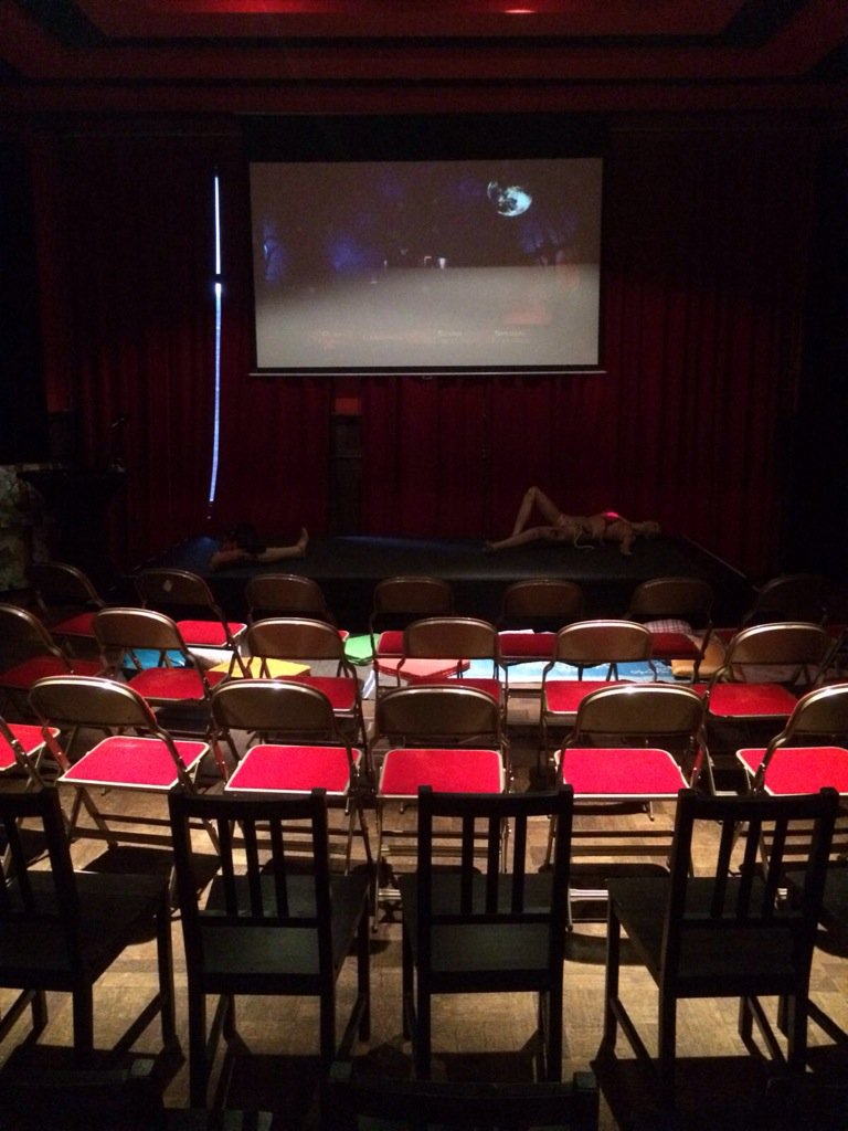 Het is nu al een scary #holidayfromhell @nwevorst! Ivm de regen vertonen we The evil dead binnen, bar open om 20.30