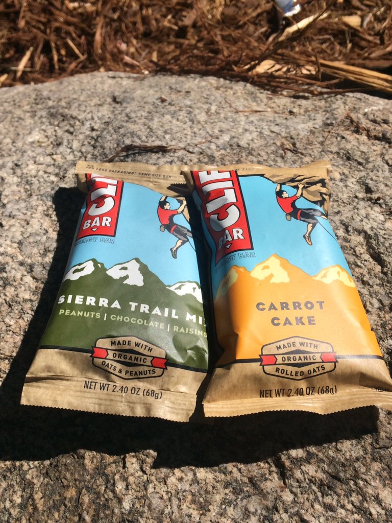 BeatTheBonk's tweet photo. Yum... carrot cake Clif Bars 😊. Wish we had these in the UK @ClifBar https://t.co/uFH5RNsxLB