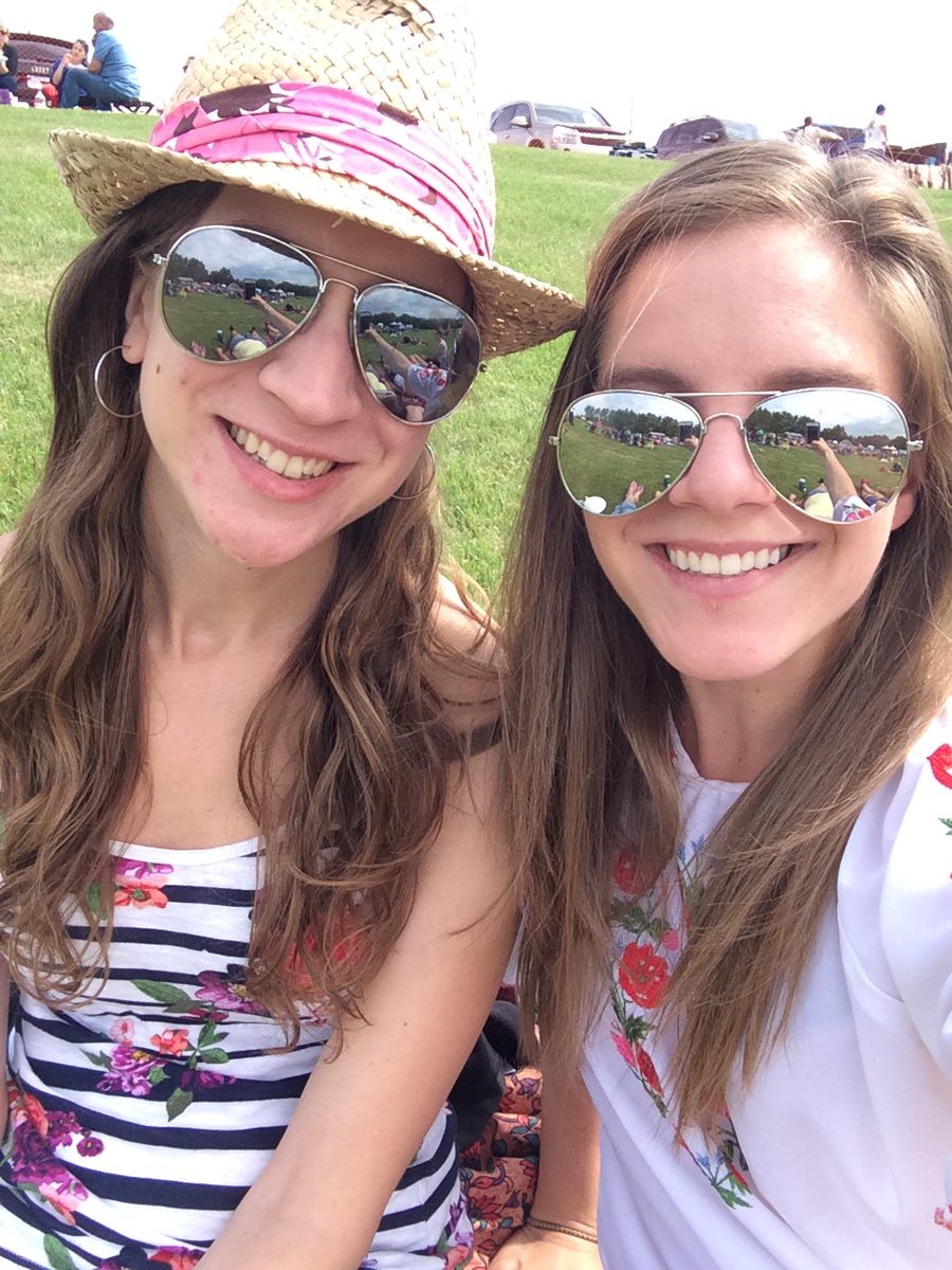 oksanadacko's tweet photo. Was a great weekend to just chill on a hill #efmf2016 #UkrainianDay #uchv https://t.co/sznQravUX9