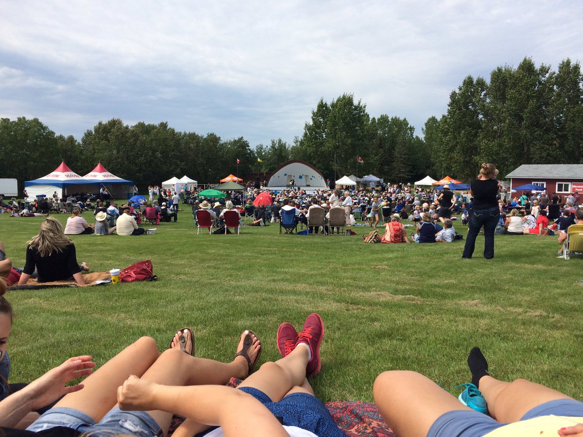 oksanadacko's tweet photo. Was a great weekend to just chill on a hill #efmf2016 #UkrainianDay #uchv https://t.co/sznQravUX9